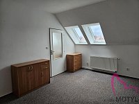 Pronájem bytu 1+1, Králíky, ulice V bytovkách - Obývací pokoj.jpg