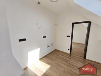 19. Nový podkrovní byt 2+kk, 35 m2, Nupaky, Praha východ - Foto 2