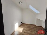 19. Nový podkrovní byt 2+kk, 35 m2, Nupaky, Praha východ - Foto 3