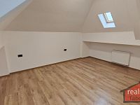 18. Nový podkrovní byt 2+kk, 60,28 m2, Nupaky, Praha východ - 6.jpg
