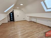 18. Nový podkrovní byt 2+kk, 60,28 m2, Nupaky, Praha východ