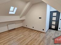 18. Nový podkrovní byt 2+kk, 60,28 m2, Nupaky, Praha východ - 7.jpg