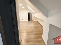 18. Nový podkrovní byt 2+kk, 60,28 m2, Nupaky, Praha východ - 8.jpg