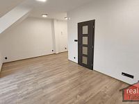 3. Nový byt 1+kk s balkonem, Nupaky, Praha východ - Foto 3