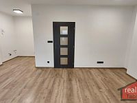 3. Nový byt 1+kk s balkonem, Nupaky, Praha východ - Foto 7