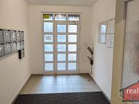 Prodej pěkného bytu 3+kk s vlastní zahradou, Nupaky u Prahy