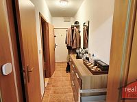 Prodej pěkného bytu 3+kk s vlastní zahradou, Nupaky u Prahy - Foto 3