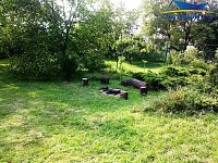 Dvě zahrady vedle sebe se samostatně  stojícími chatkami  - Foto 2
