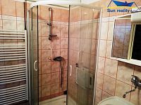 K prodeji podsklepený dům o čtyřech podlažích, s prodejnou, byty a ubytováním - Foto 2