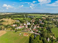 Prodej bytu o dispozici 4+1, podlahová plocha 79,89 m2 ve 2. NP, obec Kaliště, Nadějkov u Milevska - DJI_0238.jpg