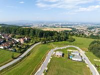 Exkluzivně: stavební pozemek 1 847 m2 v Klidné části Hlincové Hory (Kodetka) — sleva do 30.9.2026 - Foto 8