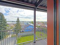 Moderní byt 3+kk s balkonem (4NP), parkovací stání a zahrada, lokalita České Budějovice, K. Lávičky - Balkon_pohled 1.jpg