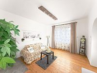 Rodinný dům na Vysočině s jedinečným potenciálem, lokalita Strmilov - Malý Jeníkov - obývák kopie.jpg