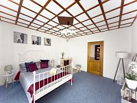 Rodinný dům na Vysočině s jedinečným potenciálem, lokalita Strmilov - Malý Jeníkov - pokoj 1 b.jpg