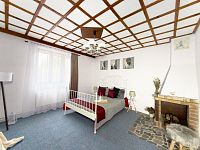 Rodinný dům na Vysočině s jedinečným potenciálem, lokalita Strmilov - Malý Jeníkov - pokoj 1.jpg