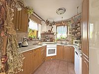 Rodinný dům 5 + kk s fotovoltaikou a zahradou 597 m², lokalita Homole u Českých Budějovic - Kuchyň.jpg