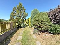 Rodinný dům 5 + kk s fotovoltaikou a zahradou 597 m², lokalita Homole u Českých Budějovic - Zahrada branka.jpg