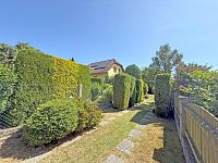 Rodinný dům 5 + kk s fotovoltaikou a zahradou 597 m², lokalita Homole u Českých Budějovic - Zahrada vstup.jpg