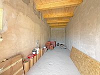 Prodej rozestavěného rodinného domu se stavebními parcelami (hrubá stavba včetně omítek) - Dílna