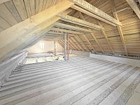 Prodej rozestavěného rodinného domu se stavebními parcelami (hrubá stavba včetně omítek) - Podkroví hlavní budova