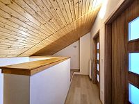 Pronájem rodinného domu s bytem 3+kk a terasou, lokalita České Budějovice, Husova tř. - Chodba v patře