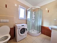 Pronájem rodinného domu s bytem 3+kk a terasou, lokalita České Budějovice, Husova tř. - Koupelna