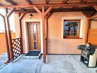 Pronájem rodinného domu s bytem 3+kk a terasou, lokalita České Budějovice, Husova tř. - Pohled na dům