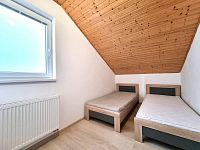 Pronájem rodinného domu s bytem 3+kk a terasou, lokalita České Budějovice, Husova tř. - Pokoj