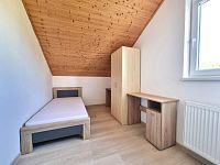 Pronájem rodinného domu s bytem 3+kk a terasou, lokalita České Budějovice, Husova tř. - Pokoj