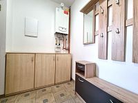 Pronájem rodinného domu s bytem 3+kk a terasou, lokalita České Budějovice, Husova tř. - Předsíň