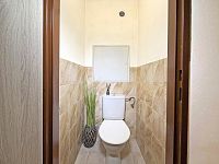 Prostorný byt 3+1, 66,8 m², lokalita Týn nad Vltavou, Komenského - Toaleta kopie.jpg