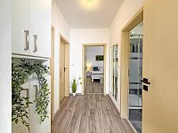 Komfortní byt 3+kk s lodžií a krytým parkováním, lokalita Tábor – Fibichova - Chodba
