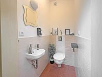 Komfortní byt 3+kk s lodžií a krytým parkováním, lokalita Tábor – Fibichova - Druhá toaleta