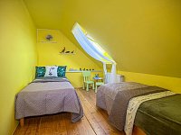 Prostorný rodinný dům s uzavřeným dvorem, zahradou a hospodářským zázemím,  Újezdec u Vlachova Březí - Dětský pokoj