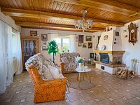 Prostorný rodinný dům s uzavřeným dvorem, zahradou a hospodářským zázemím,  Újezdec u Vlachova Březí - Obývací pokoj