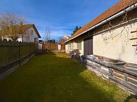 Prostorný rodinný dům s uzavřeným dvorem, zahradou a hospodářským zázemím,  Újezdec u Vlachova Březí - Stodola