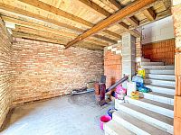 Prodej rodinného domu v rekonstrukci, lokalita Adamov u Českých Budějovic - Schodiště