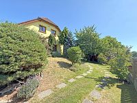 Rodinný dům 5 + kk s fotovoltaikou a zahradou 597 m², lokalita Homole u Českých Budějovic - vstup do zahrady.jpg