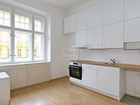 Pronájem světlého bytu 2+kk 42 m2, Praha 5 Smíchov, nezařízeno 