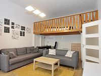 Pronájem bytu 2+kk 42 m2 s patrem na spaní, Praha 5 Smíchov, kompletně zařízeno 