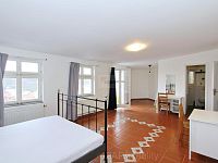 Pronájem pokoje 32 m2 s terasou 4 m2, Praha 3 Žižkov