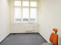 2 kanceláře (2x 13m2) ulice Národní Praha 1 nezařízené neprůchozí 1.patro bez výtahu bez provize!