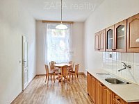 pronájem 2+1 72 m2 P5 Smíchov  po kompl. rek. ul. Na Celné 2.patro bez výtahu cihla část. zařízený - kuchyň 2 na šířku.jpg
