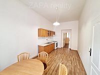 pronájem 2+1 72 m2 P5 Smíchov  po kompl. rek. ul. Na Celné 2.patro bez výtahu cihla část. zařízený - kuchyň dveře.jpg