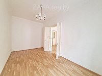 pronájem 2+1 72 m2 P5 Smíchov  po kompl. rek. ul. Na Celné 2.patro bez výtahu cihla část. zařízený - ložnice 2.jpg