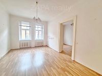 pronájem 2+1 72 m2 P5 Smíchov  po kompl. rek. ul. Na Celné 2.patro bez výtahu cihla část. zařízený