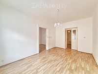 pronájem 2+1 72 m2 P5 Smíchov  po kompl. rek. ul. Na Celné 2.patro bez výtahu cihla část. zařízený - obývací pokoj 2.jpg