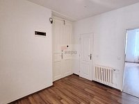 pronájem 2+1 72 m2 P5 Smíchov  po kompl. rek. ul. Na Celné 2.patro bez výtahu cihla část. zařízený - předsíň 2.jpg
