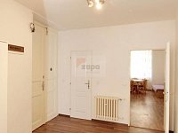 pronájem 2+1 72 m2 P5 Smíchov  po kompl. rek. ul. Na Celné 2.patro bez výtahu cihla část. zařízený - předsíň original 2026.JPG