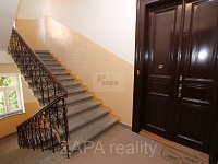 pronájem 2+1 72 m2 P5 Smíchov  po kompl. rek. ul. Na Celné 2.patro bez výtahu cihla část. zařízený - schodit u bytu logo.JPG